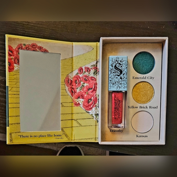 3 Eyeshadows/Lipgloss Sets. Classic Children's Story Books By Storybook Cosmetic - Picture 4 of 6